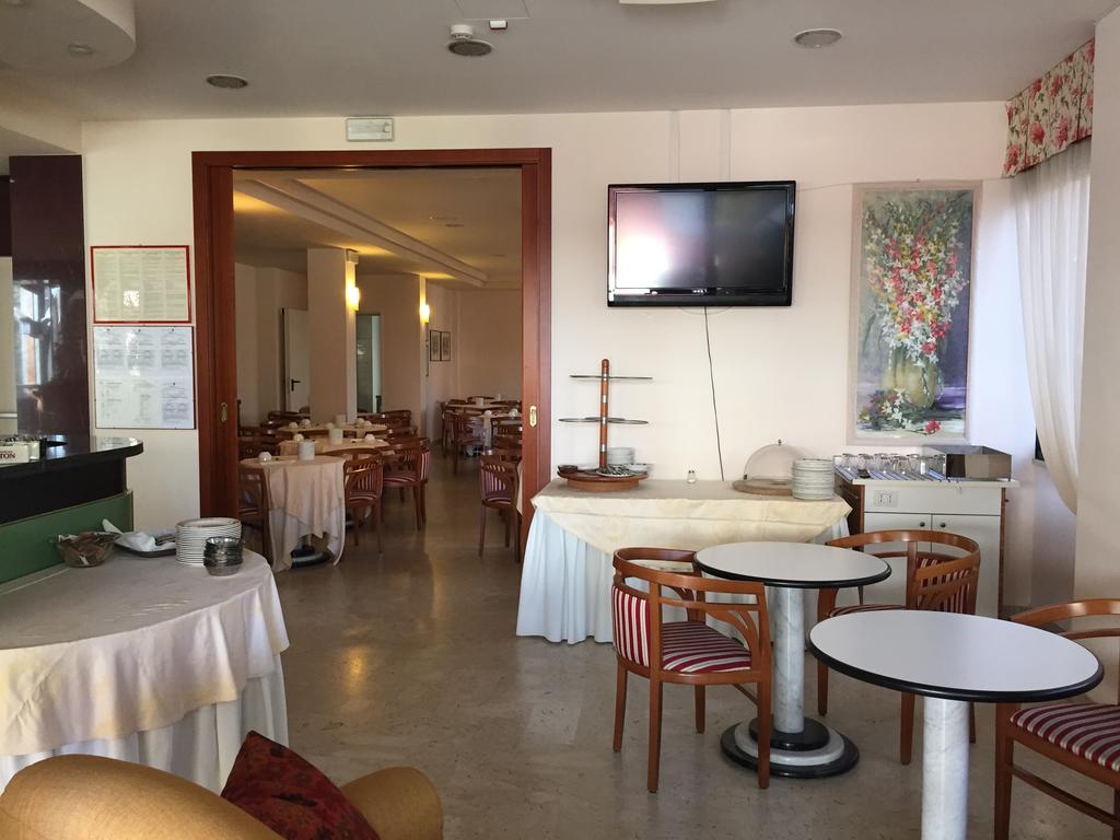 Отдых в отеле Sabra Hotel (Senigallia) Сенигаллия