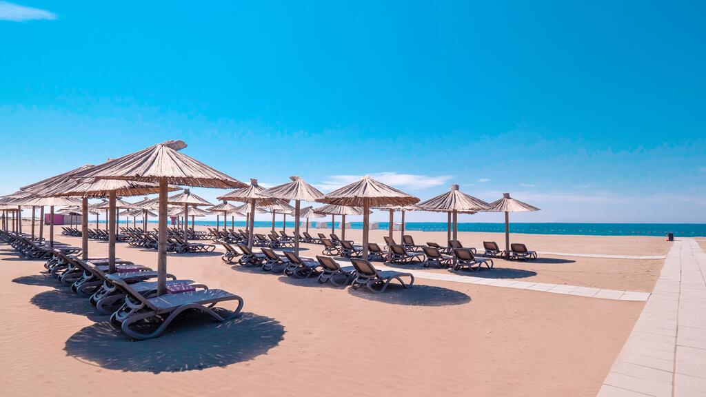 Отдых в отеле Azul Beach Montenegro (Ex. Holiday Village & Long Beach) Велика Плажа