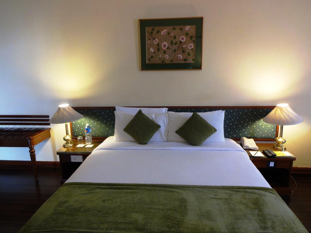 Горящие туры в отель Royal Orchid Central Бангалор