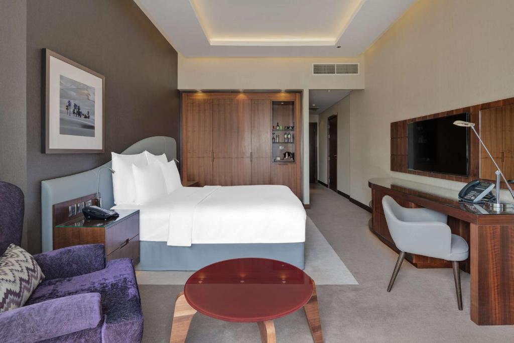 Radisson Blu Hotel Dubai Waterfront цена