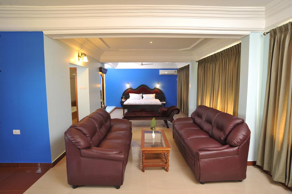 Отель, Indraprastha Beach Resort