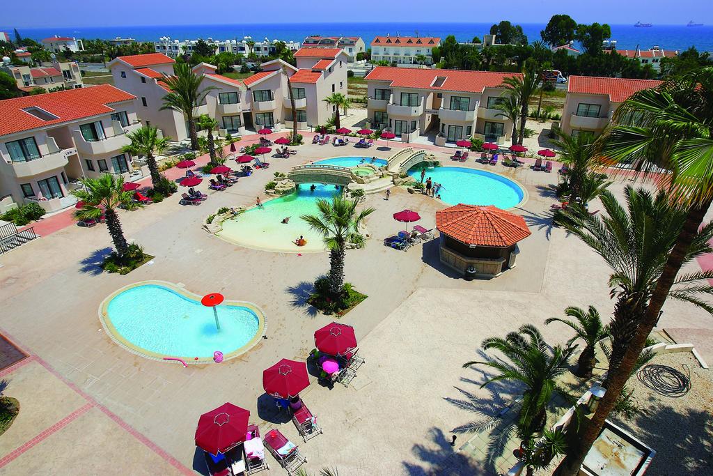 Crown Resort Henipa Hotel, Larnaka, zdjęcia z wakacje