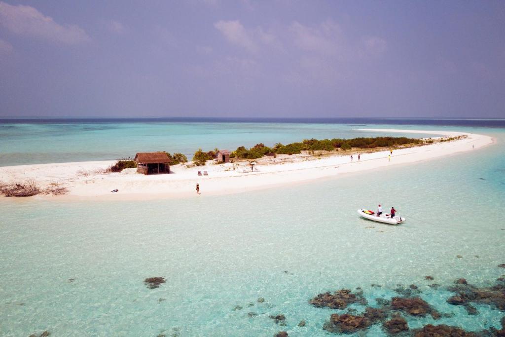 Madi Finolhu, Мальдивы