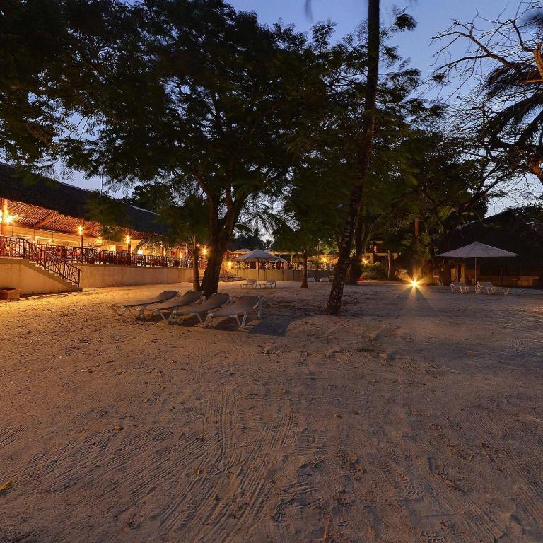 Отзывы об отеле Baobab Beach Resort