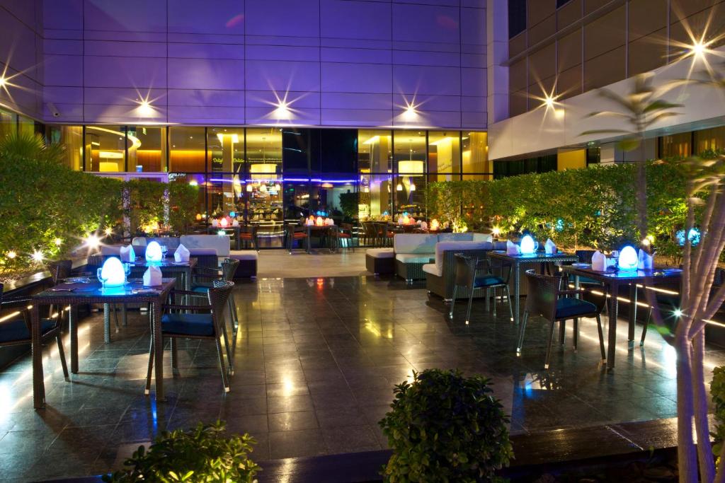 Цены в отеле Novotel Suites Dubai Mall of the Emirates