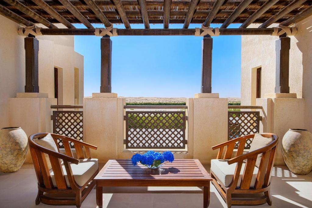 Al Wathba A Luxury Collection Desert Resort & Spa, харчування