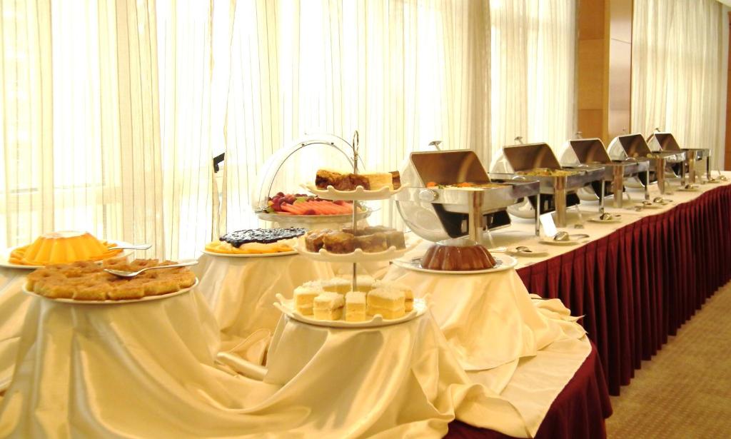 Горящие туры в отель Sharjah Premiere Hotel & Resort Шарджа