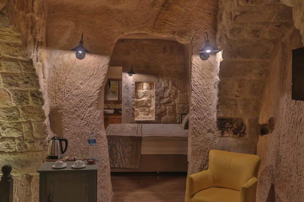 Acropolis Cave Suite cena
