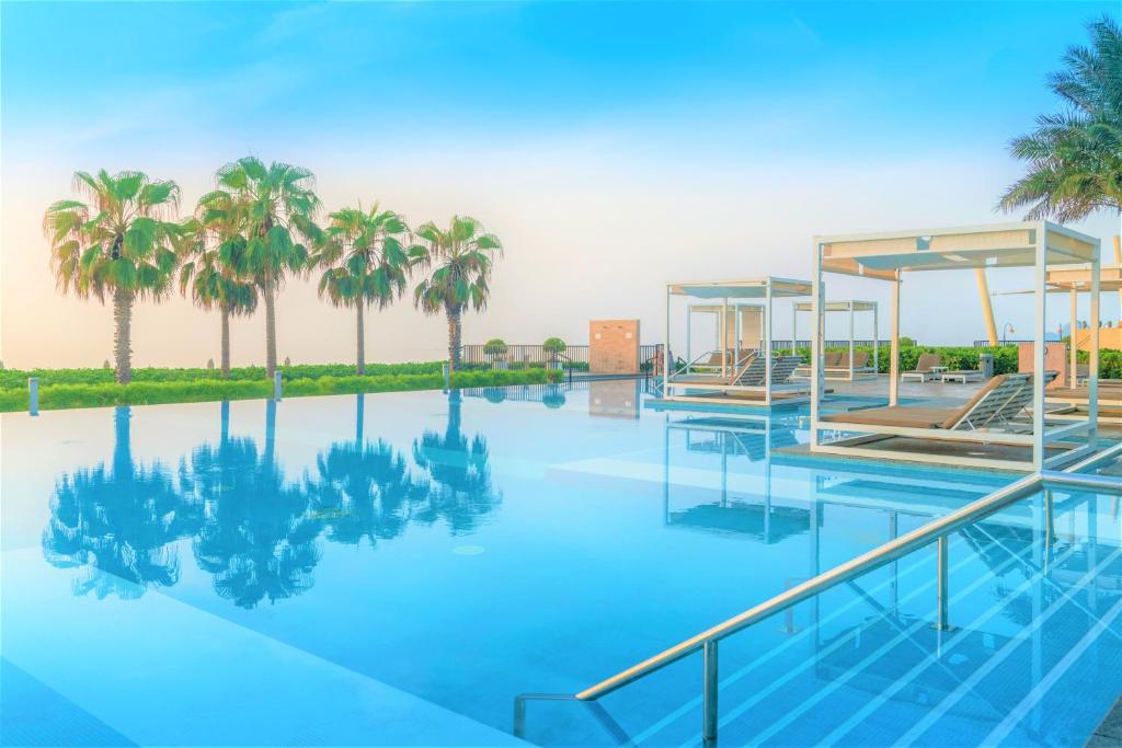Tours to the hotel Intercontinental Fujairah Resort Fujairah United Arab Emirates