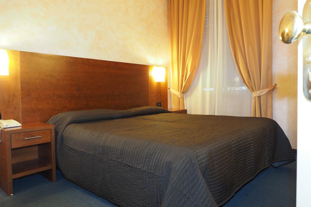 Osimar Hotel, Італія