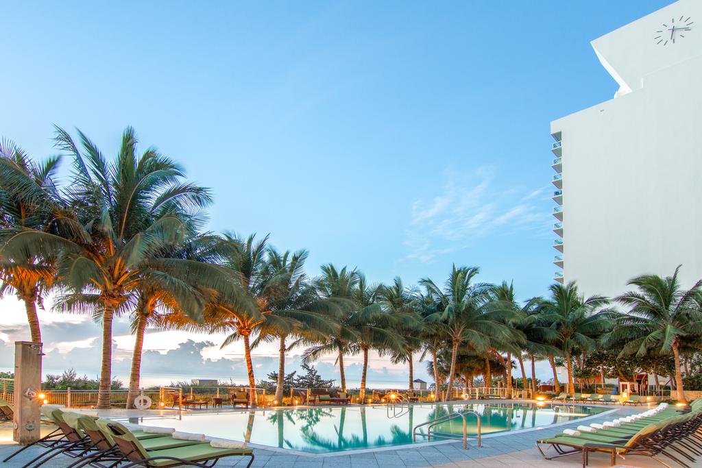 Відпочинок в готелі Carillon Miami Wellness Resort (frm. Canyon Ranch) Маямі Біч США