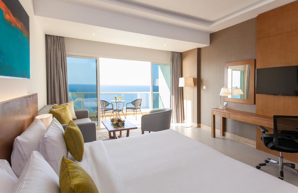 Відгуки туристів Ramada Beach Hotel Ajman