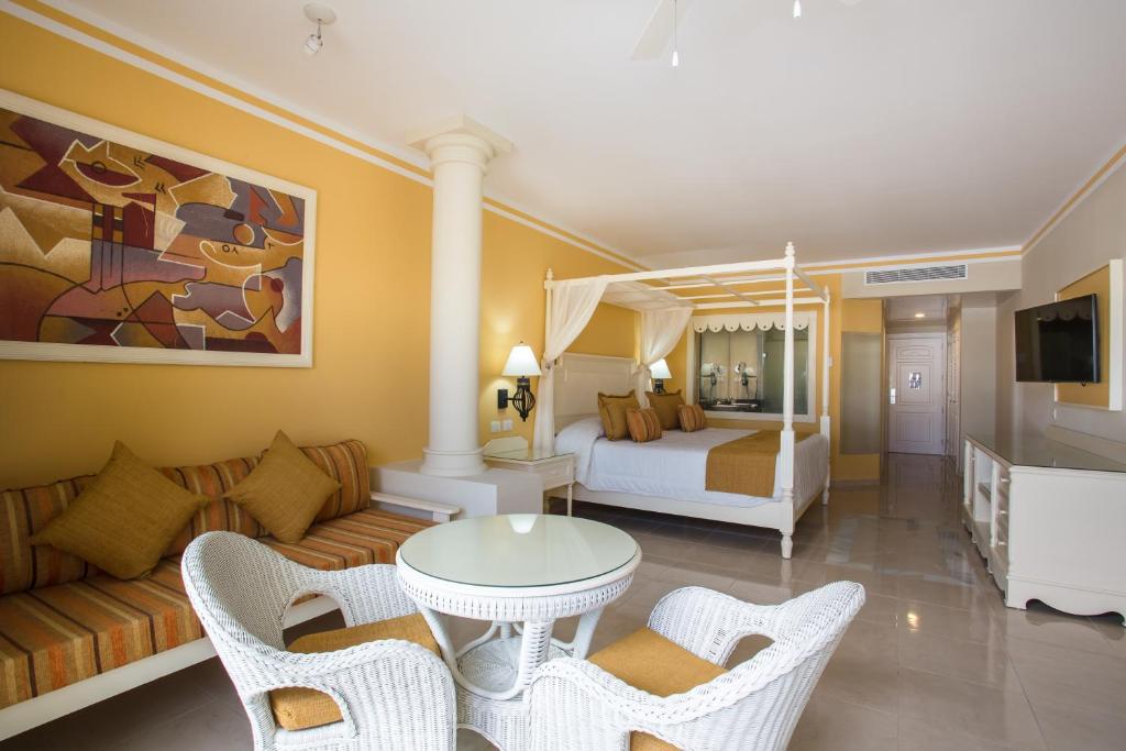 Ціни в готелі Bahia Principe Luxury Bouganville