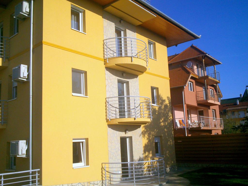 1000 Home Apartments, Венгрия