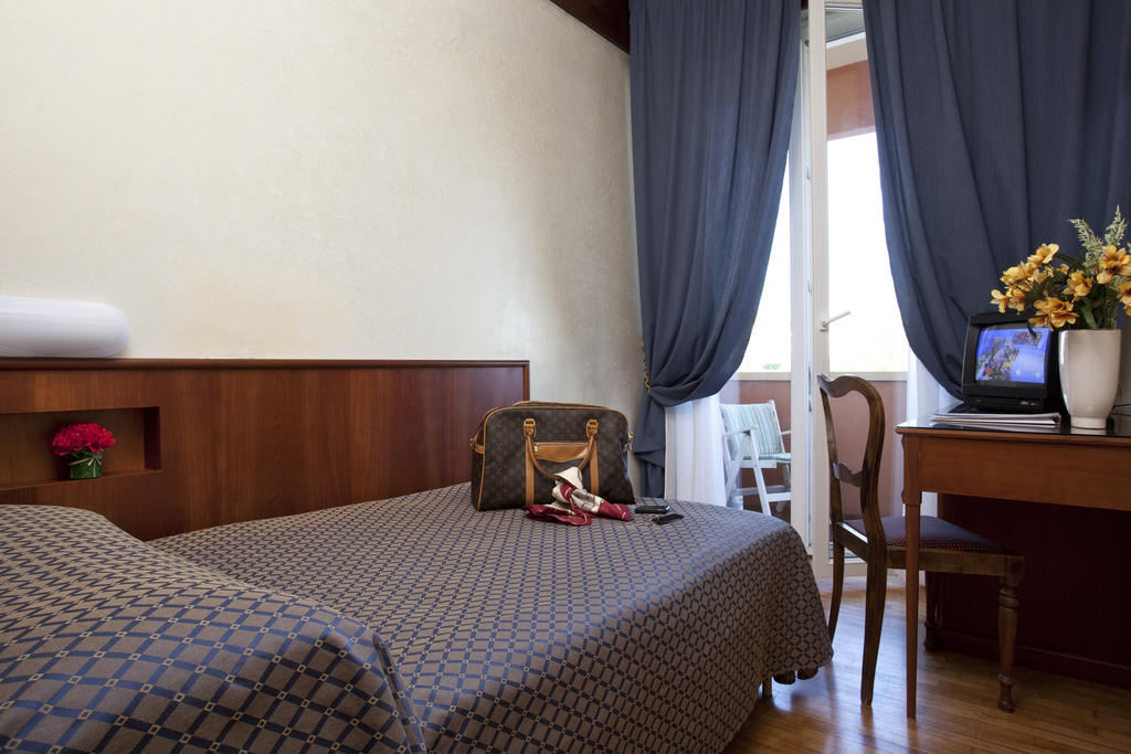 Римини Bellevue Hotel (Rimini) цены