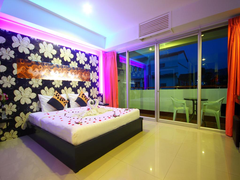 Горящие туры в отель 7q Patong Beach Hotel (ex. 7q Sariya Resident) Пхукет