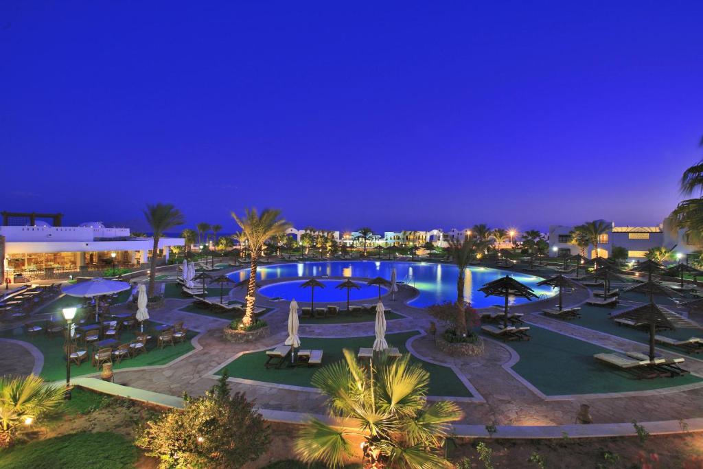 Фото готелю Coral Beach Rotana Resort Montazah