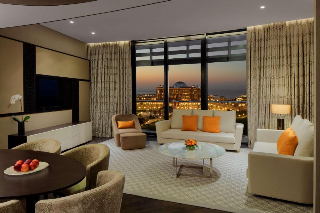 Абу-Даби, Grand Hyatt Abu Dhabi Hotel & Residences Emirates Pearl, 5