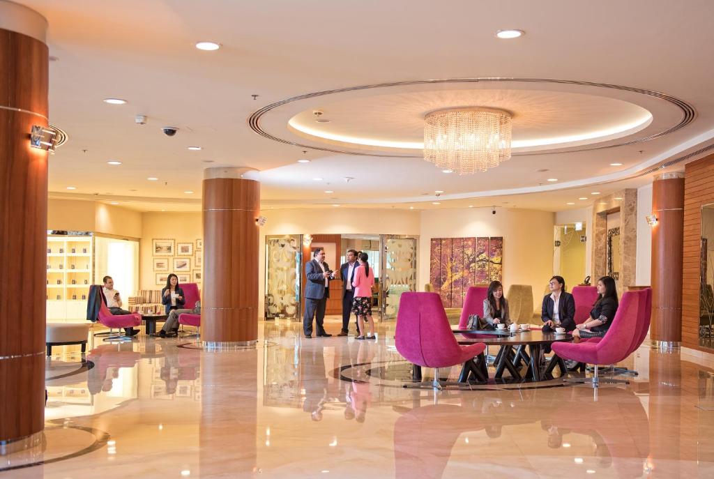 Dubaj (miasto), Avani Deira Dubai Hotel (ex. Movenpick Hotel), 5