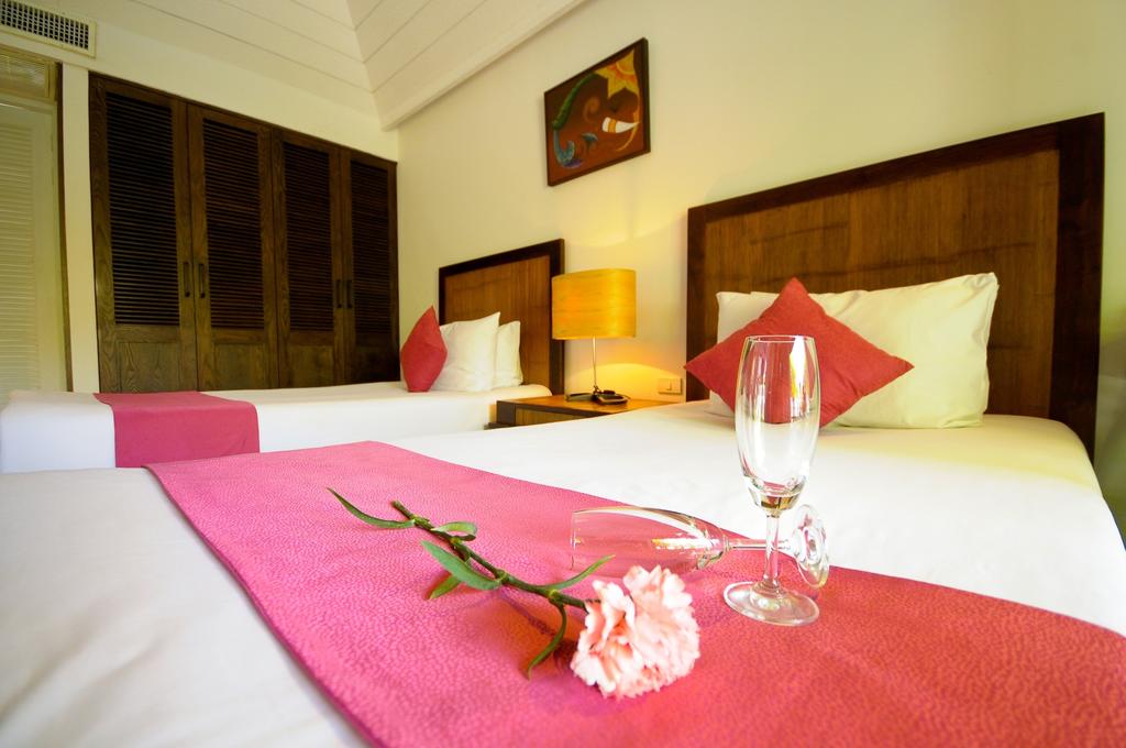 Горящие туры в отель Iyara Beach Hotel & Plaza