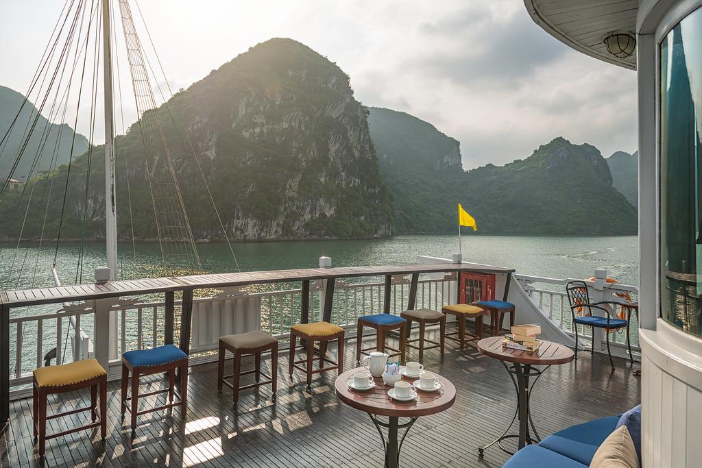 Tours to the hotel Paradise Cruise Hạ Long Vietnam