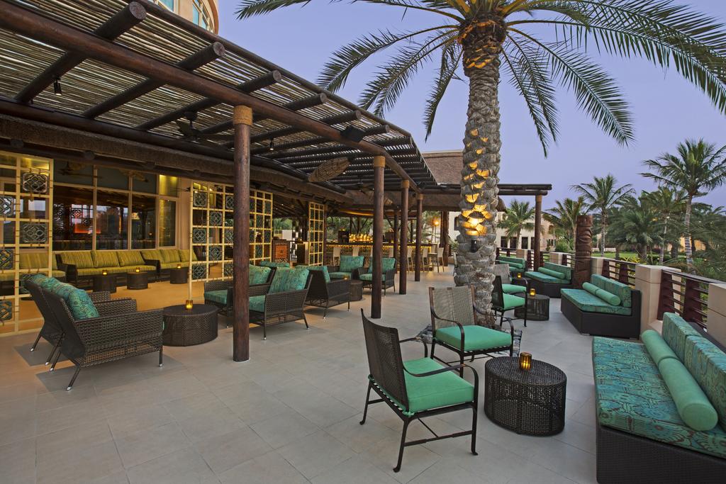 Отдых в отеле Hilton Al Hamra Beach & Golf Resort