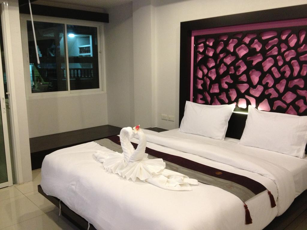 Горящие туры в отель The Silk Hill Hotel Патонг