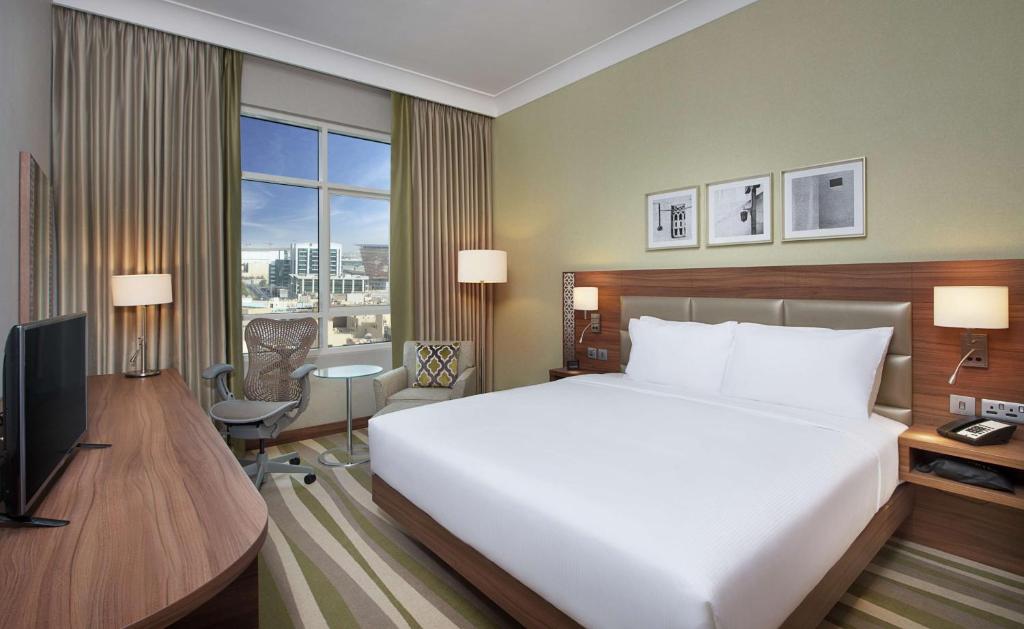 Цены в отеле Hilton Garden Inn Dubai Al Muraqabat