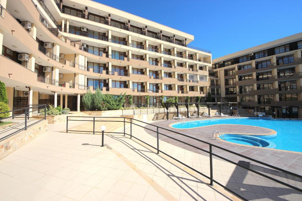 Горящие туры в отель Menada Luxor Apartments Свети-Влас Болгария