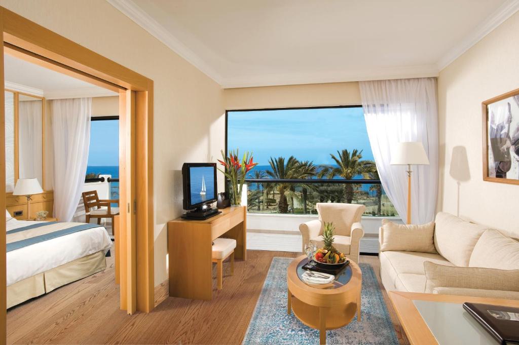 Горящие туры в отель Tui Blue Pioneer Beach Hotel (ex. Sensimar Pioneer Beach Hotel, Constantinou Bros - Pioneer Beach Hotel) Пафос Кипр