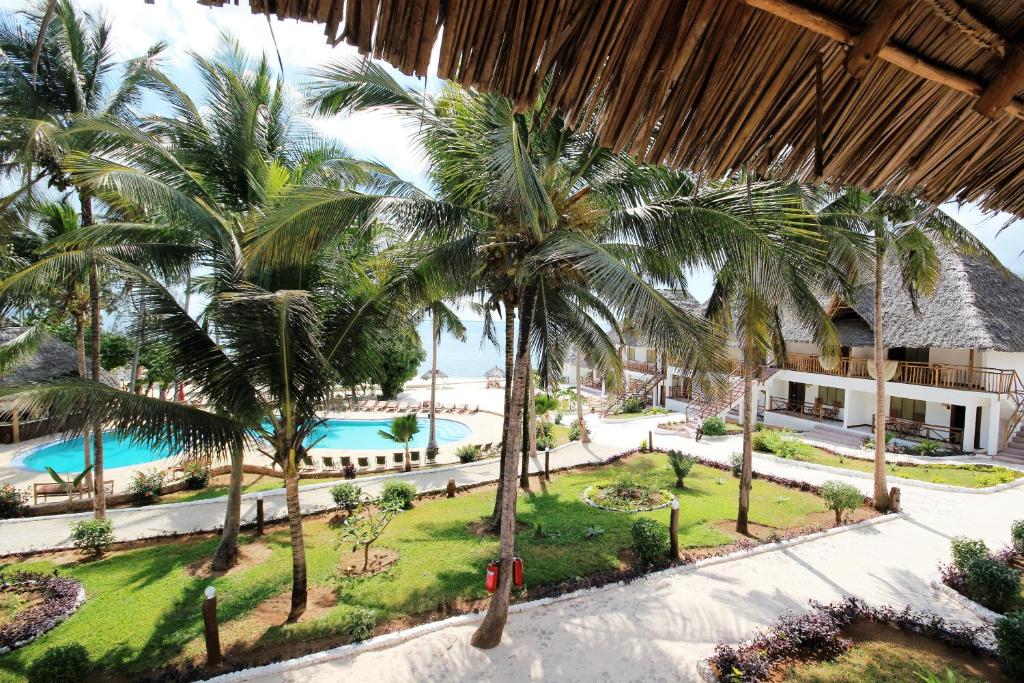 Горящие туры в отель Paradise Beach Resort Уроа