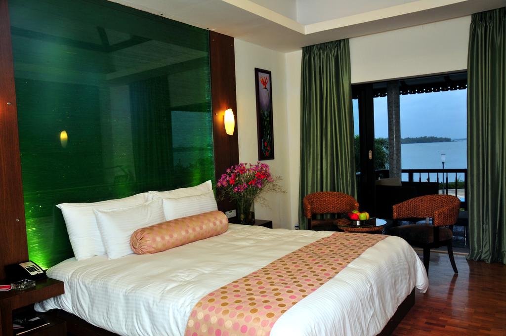Ramada Resort Cochin фото та відгуки