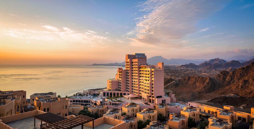 Отдых в отеле Fairmont Fujairah Beach Resort Фуджейра ОАЭ