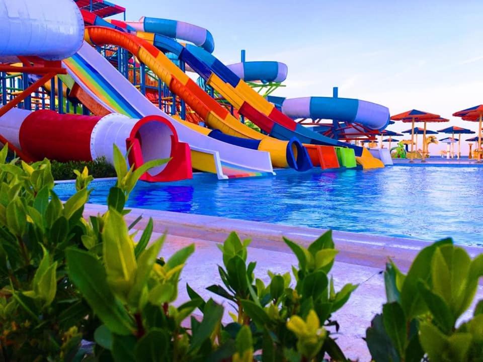 Ціни в готелі Hawaii Paradise Aqua Park Resort