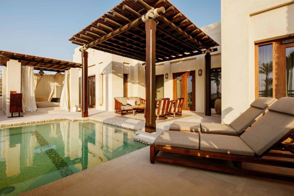 Отель, Al Wathba A Luxury Collection Desert Resort & Spa