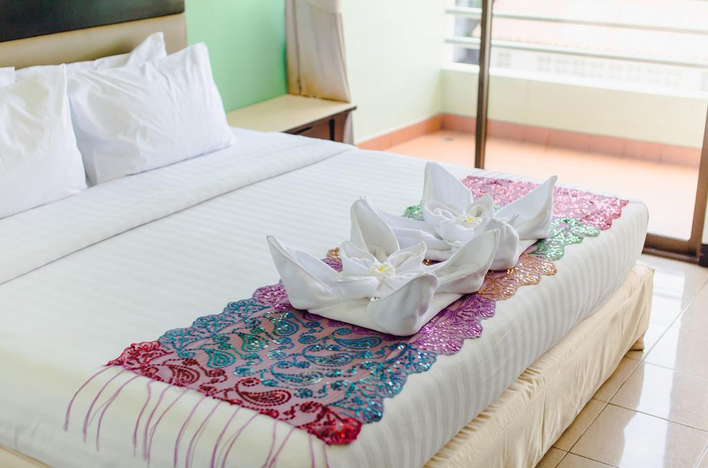 Recenzje hoteli, Karon Whale Resort
