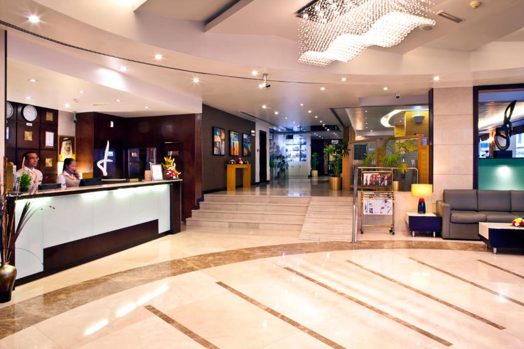 Цены в отеле Landmark Riqqa Hotel