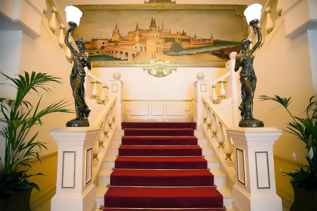Готель, Moscow Hotel