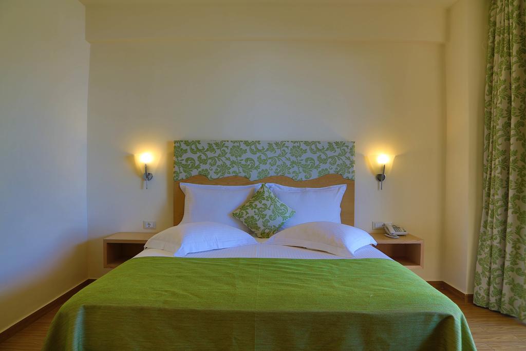 Відпочинок в готелі Akrotiri Beach Hotel