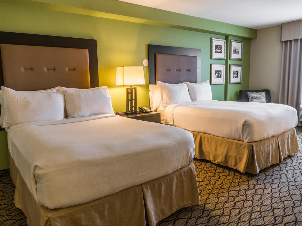 Отдых в отеле Holiday Inn & Suites Across Орландо