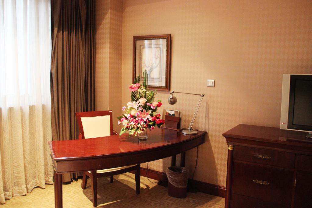 Горящие туры в отель Majesty Plaza Shanghai Шанхай Китай