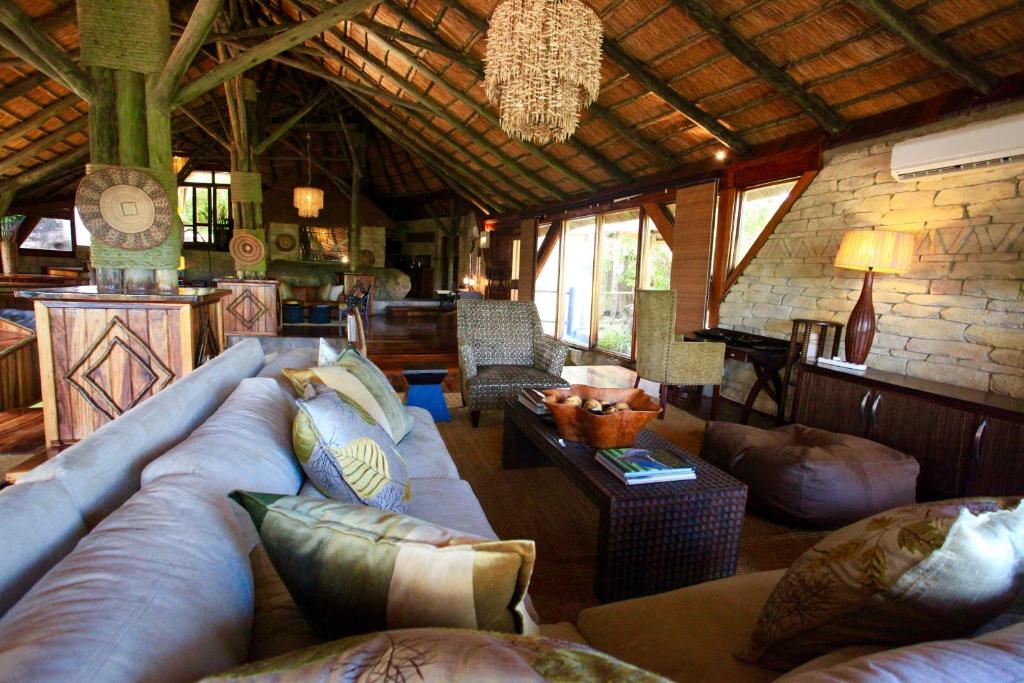 Танзанія Selous Mivumo River Lodge