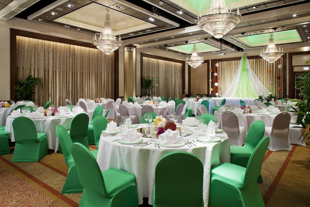 Горящие туры в отель Holiday Inn Silom, Bangkok Бангкок