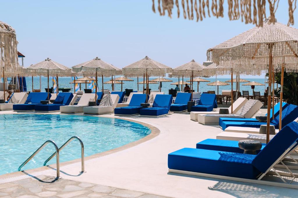 Hotel reviews, Grand Bleu Beach Resort