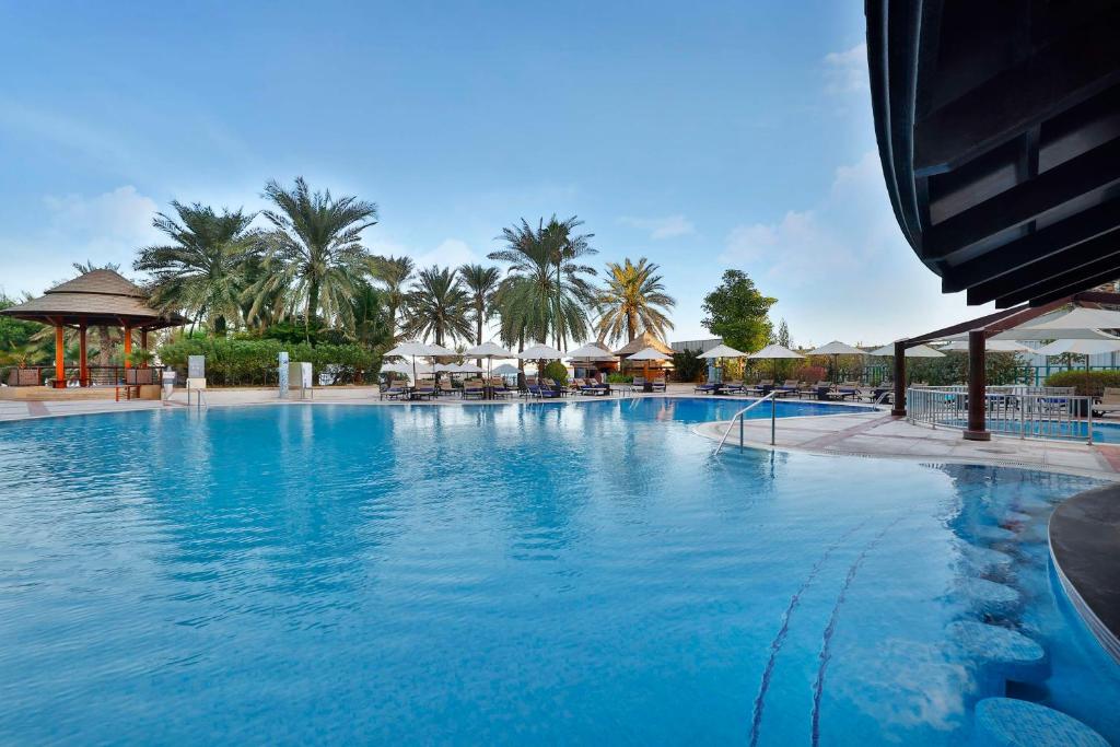 Dubai (beach hotels), Hilton Dubai Jumeirah, 5