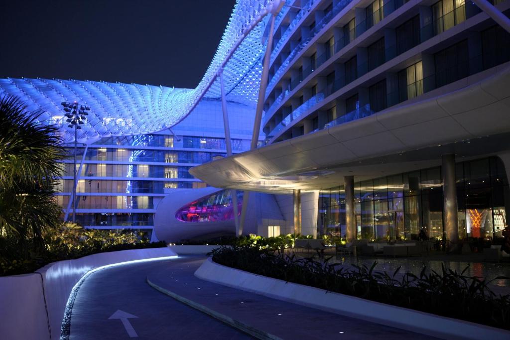 Отдых в отеле W Abu Dhabi - Yas Island (ex. Yas Hotel) Абу-Даби