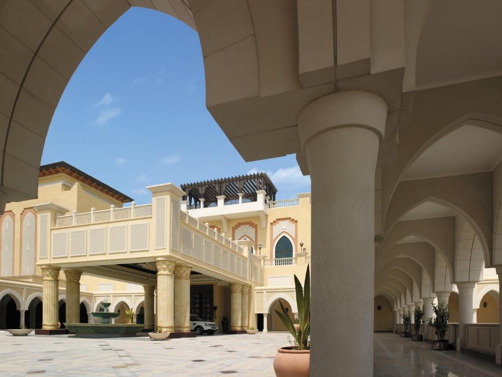 Абу-Даби Shangri-La Hotel Apartments Qaryat Al Beri цены