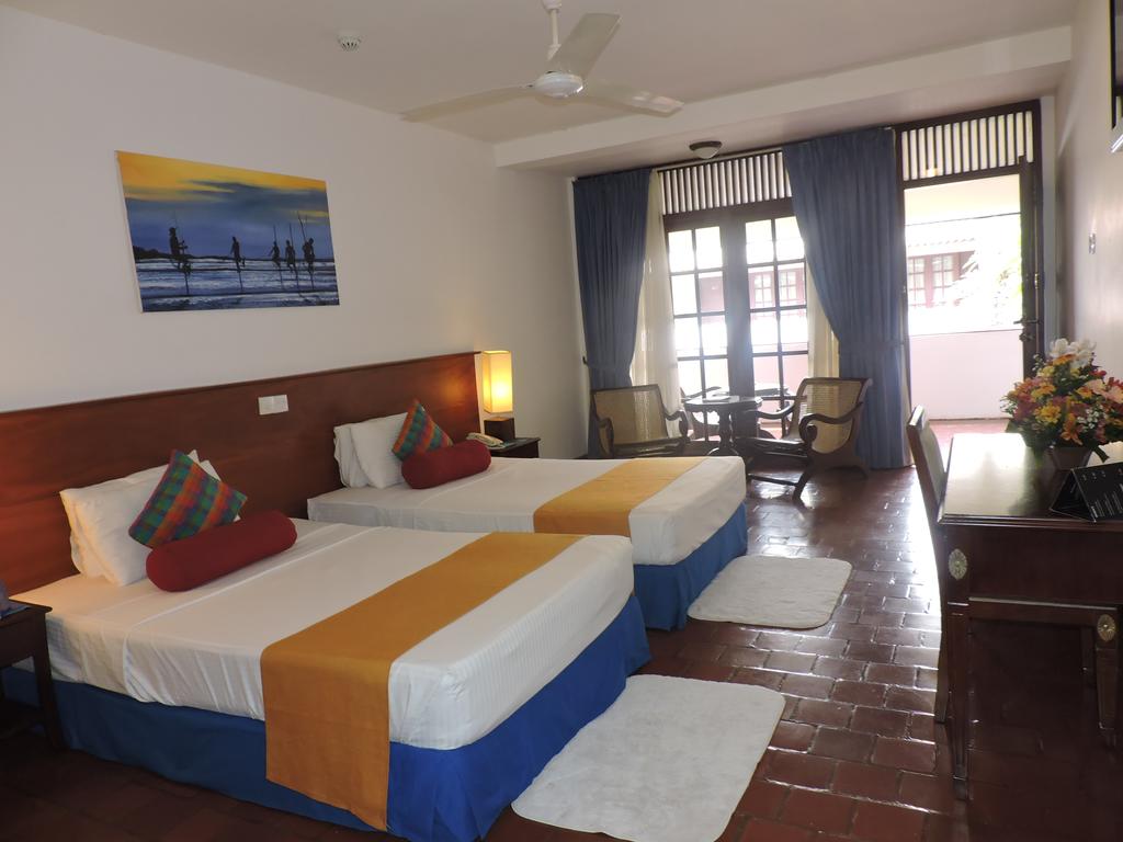 Negombo Catamaran Beach Hotel