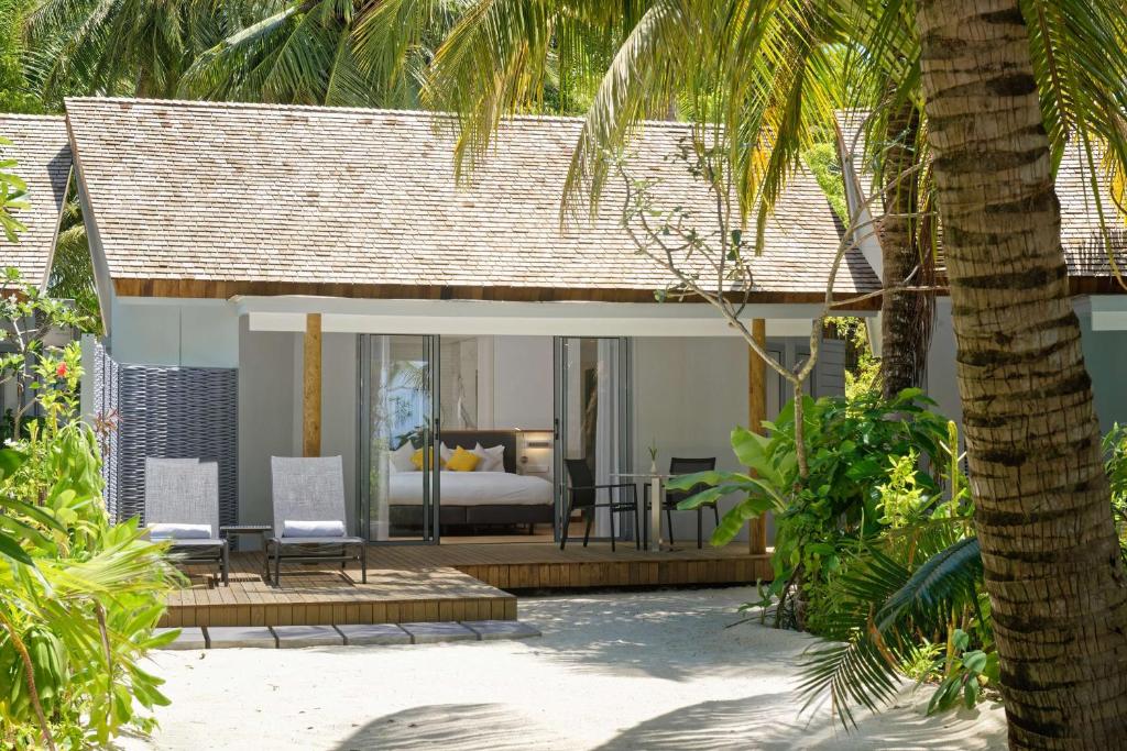 Ари & Расду Атоллы Outrigger Maldives Maafushivaru Resort