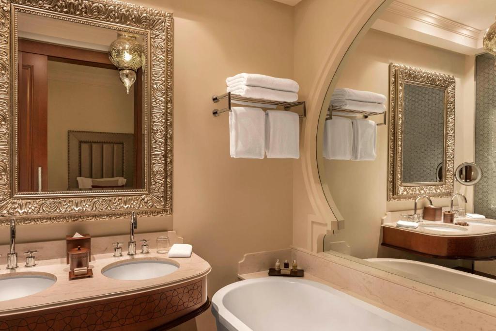 Ajman Saray, A Luxury Collection Resort, Zjednoczone Emiraty Arabskie, Ajman, wakacje, zdjęcia i recenzje